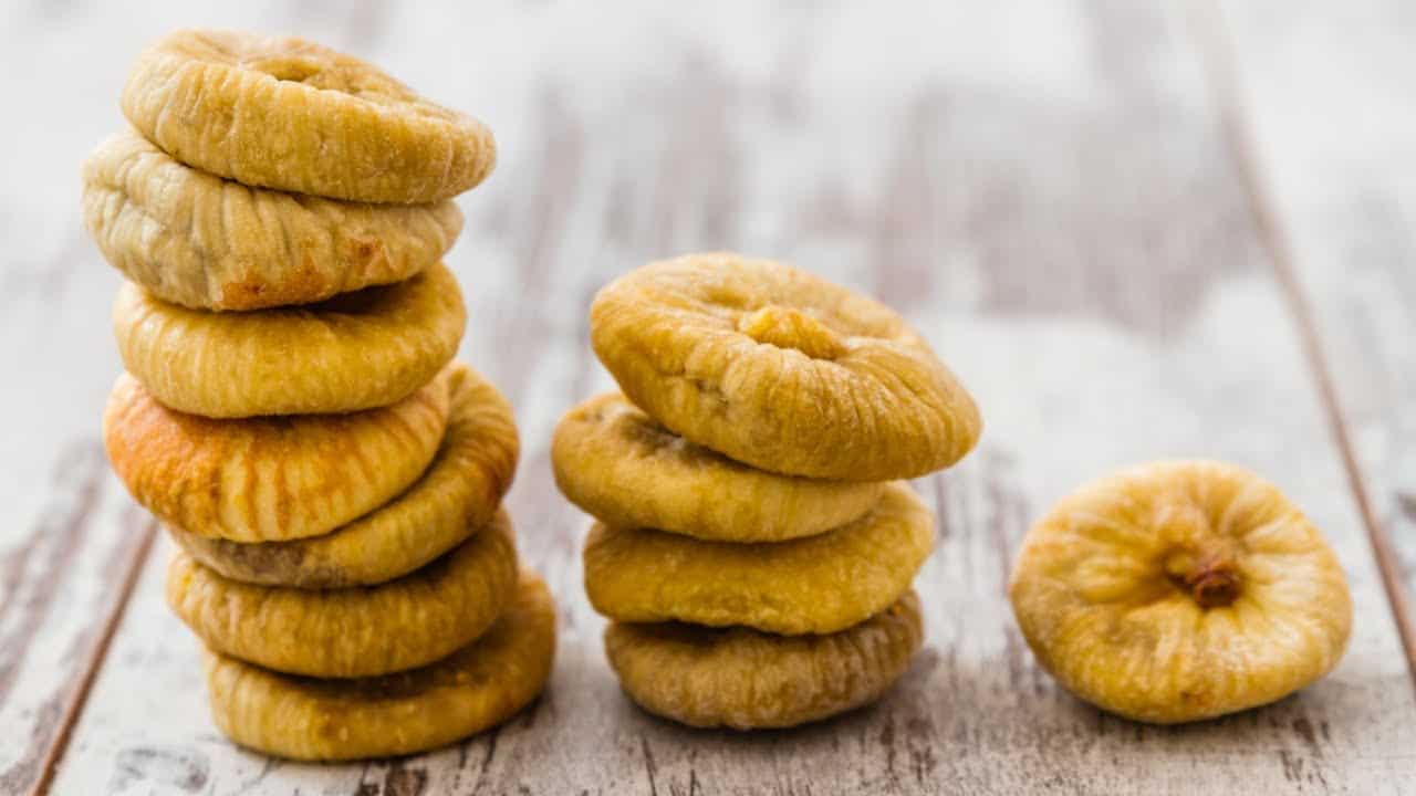 تصویر 2 از انجیر خشک پرک با ظاهر طبیعی و بافت نرم